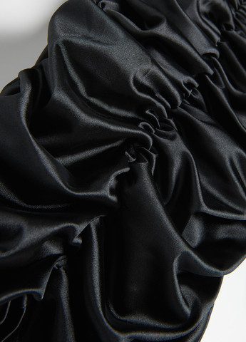 Чорна коктейльна сукня Reserved однотонна