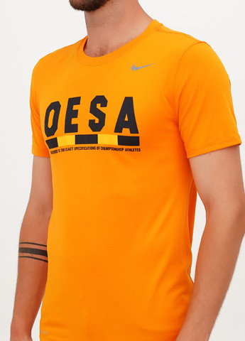 Помаранчева футболка Nike