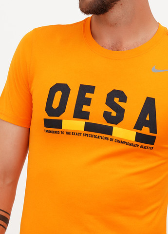 Помаранчева футболка Nike