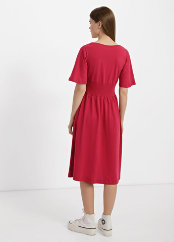 Красное кэжуал платье платье-футболка Promin однотонное