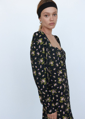 Черное кэжуал платье Zara с цветочным принтом
