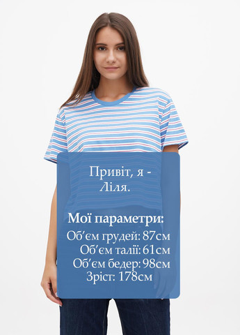 Голубая летняя футболка Stradivarius