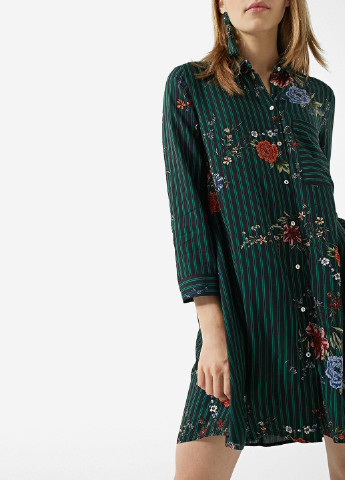Темно-зеленое кэжуал платье Stradivarius с цветочным принтом