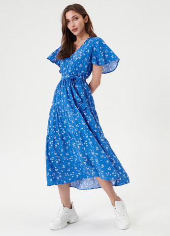 Синее кэжуал платье на запах Sinsay с цветочным принтом