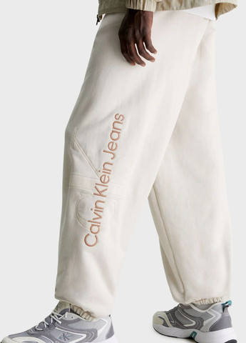 Светло-бежевые кэжуал демисезонные джоггеры брюки Calvin Klein Jeans
