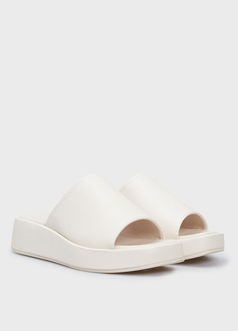 Белые шлепанцы Mexx