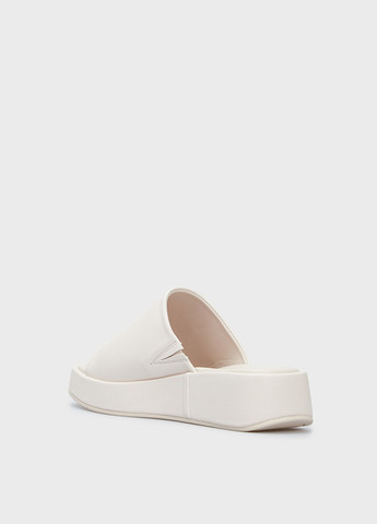 Белые шлепанцы Mexx