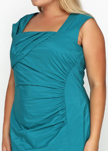 Зеленое деловое платье футляр Vera Mont однотонное