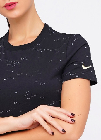 Чорна всесезон футболка Nike