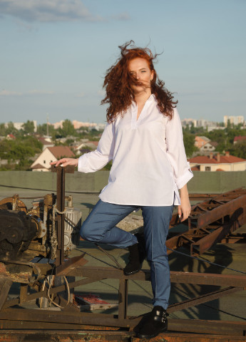 Белая демисезонная стильна блуза вільного крою з вишивкою на спині INNOE Блуза