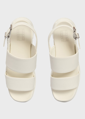 Молочные босоножки Tommy Jeans с ремешком на тракторной подошве, с логотипом