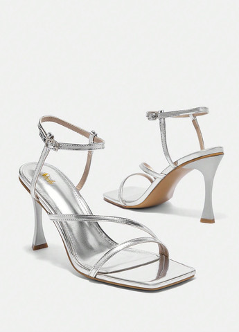 Серебряные босоножки SHEIN с ремешком лаковые