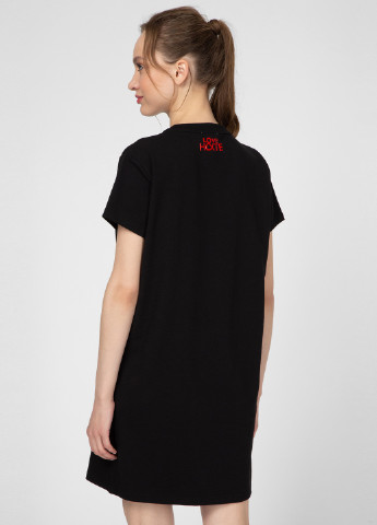 Черное кэжуал платье платье-футболка Preppy однотонное