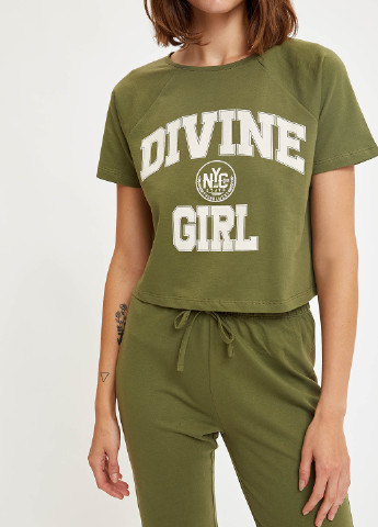 Зеленый демисезонный комплект(футболка, брюки) DeFacto