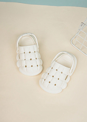 Белые сабо SHEIN с перфорацией, с белой подошвой