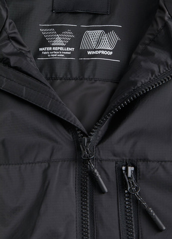 Чорна демісезонна куртка H&M