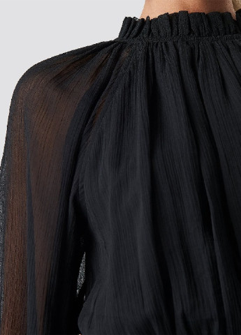 Черное кэжуал платье клеш NA-KD однотонное