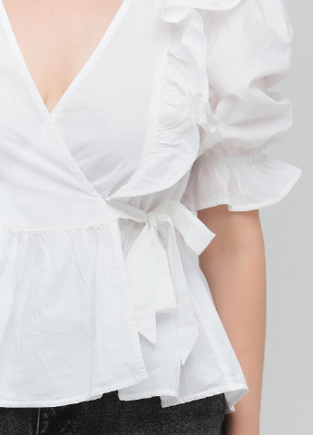 Белая летняя блуза на запах Monki