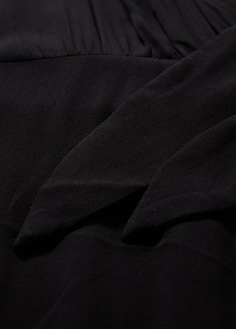 Черное кэжуал платье на запах C&A однотонное