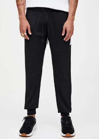 Черные спортивные демисезонные джоггеры брюки Pull & Bear