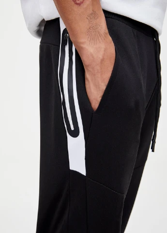 Черные спортивные демисезонные джоггеры брюки Pull & Bear