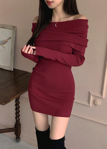 Бордовое кэжуал платье платье-свитер, с открытыми плечами SHEIN однотонное