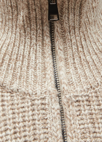 Бежевый зимний свитер PRPY