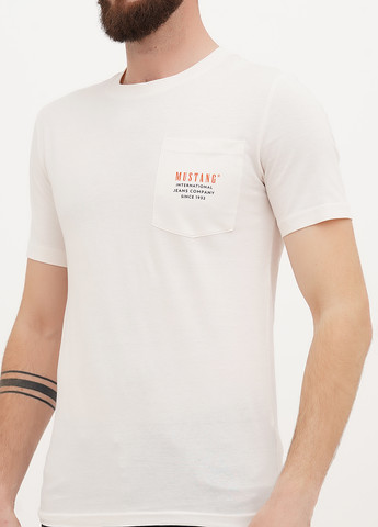 Молочна футболка Mustang