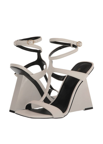 Белые босоножки Guess с ремешком