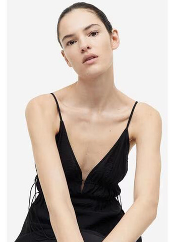 Чорна вечірня сукня з відкритою спиною H&M однотонна