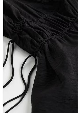 Чорна вечірня сукня з відкритою спиною H&M однотонна