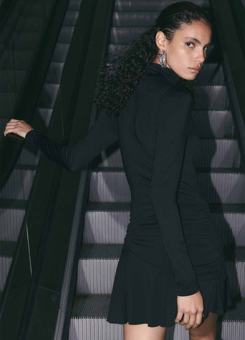 Черная кэжуал однотонная юбка H&M а-силуэта (трапеция)