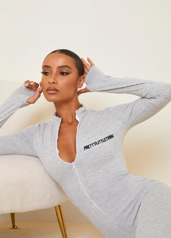 Комбинезон PrettyLittleThing комбинезон-брюки меланж светло-серый кэжуал хлопок, трикотаж