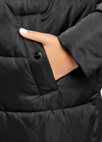 Черная зимняя куртка Oodji