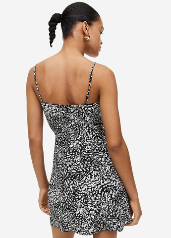 Черно-белое кэжуал платье на запах H&M с рисунком