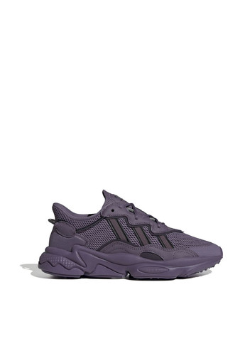 Фиолетовые осенние женские кроссовки adidas с аппликацией