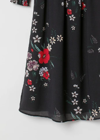 Черное кэжуал платье H&M с цветочным принтом