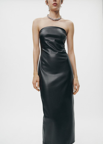 Черное кэжуал платье с открытыми плечами Zara однотонное