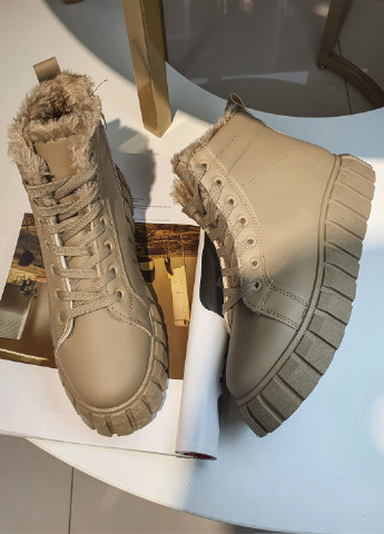 Зимние женские зимние ботинки бежевые на платформе и шнуровке Fashion из искусственной кожи