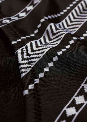 Черно-белые купальные трусики с геометрическим узором C&A