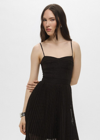 Черное кэжуал платье с открытыми плечами H&M в горошек