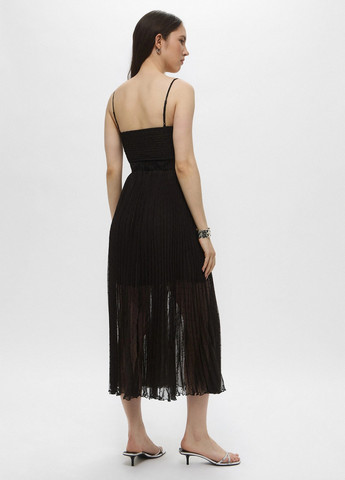 Черное кэжуал платье с открытыми плечами H&M в горошек