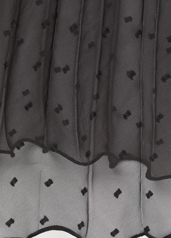 Черное кэжуал платье с открытыми плечами H&M в горошек