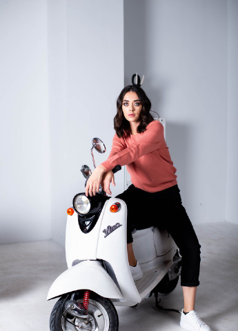 Кораловий демісезонний светр Simple Wear