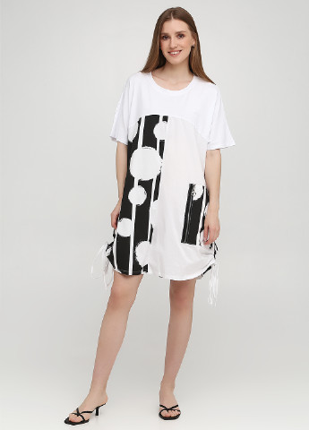 Белое кэжуал платье оверсайз, платье-футболка 158С с абстрактным узором