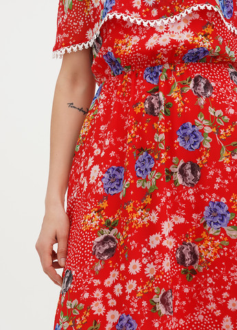 Красное кэжуал платье с открытыми плечами Vicolo с цветочным принтом