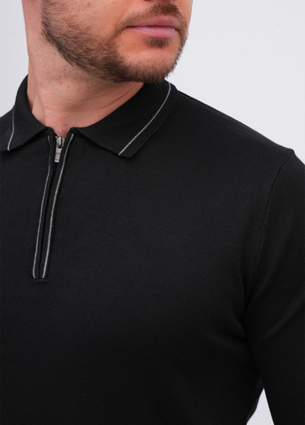 Чорний демісезонний светр K.O.R