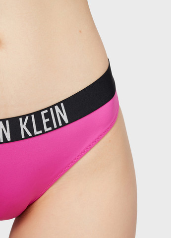 Фиолетовые купальные трусики с надписью Calvin Klein