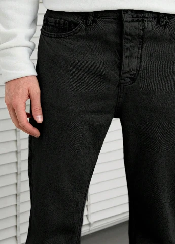 Черные демисезонные зауженные джинсы SHEIN
