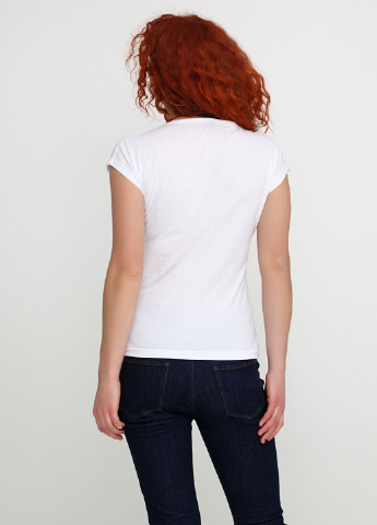 Белая летняя футболка Carla Mara